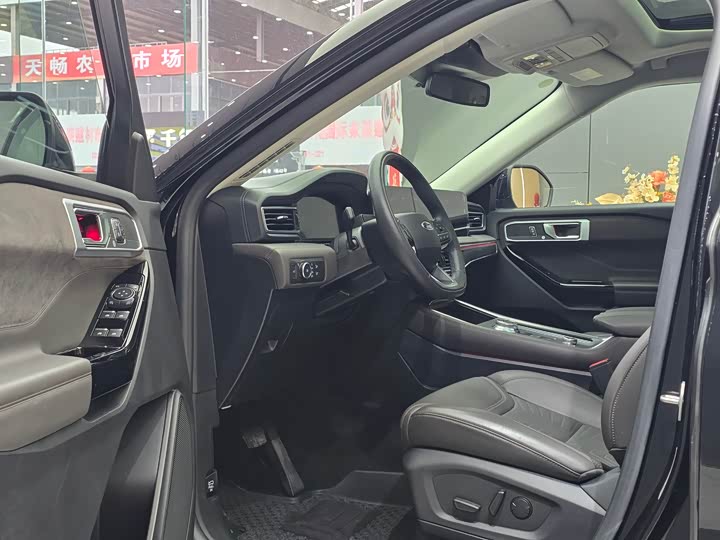 Photo 7 - Ford Explorer