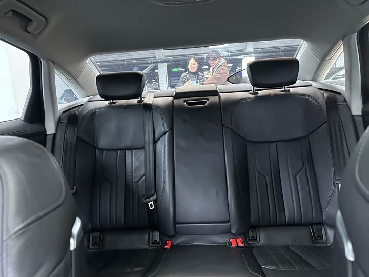 Фото 7 - Audi A6L