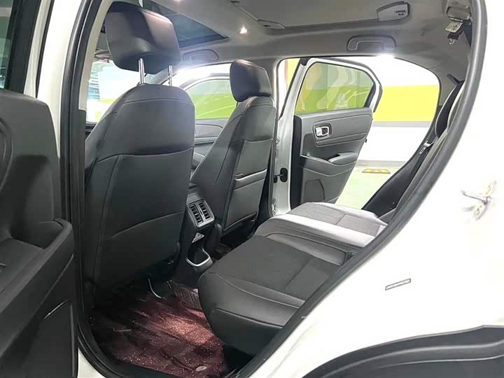 Фото 8 - Honda Vezel