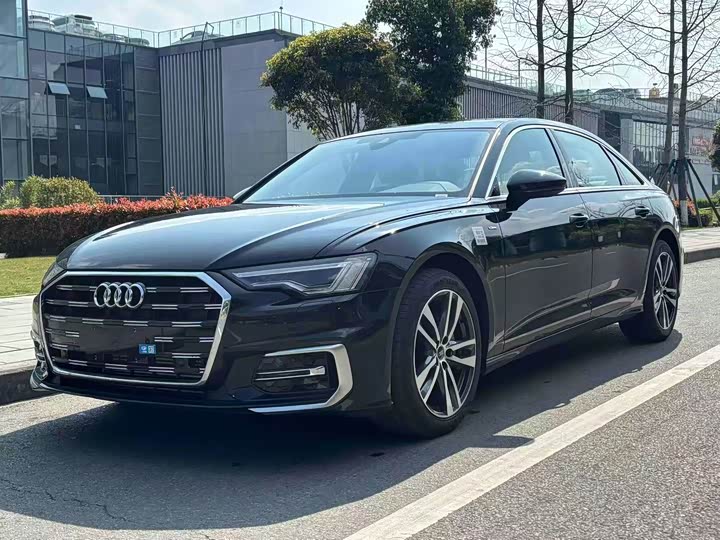 Фото 1 - Audi A6L