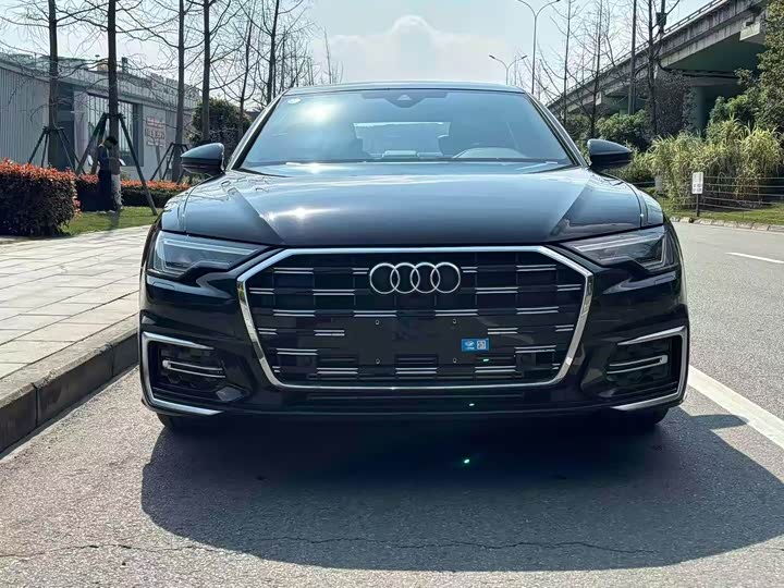 Фото 2 - Audi A6L