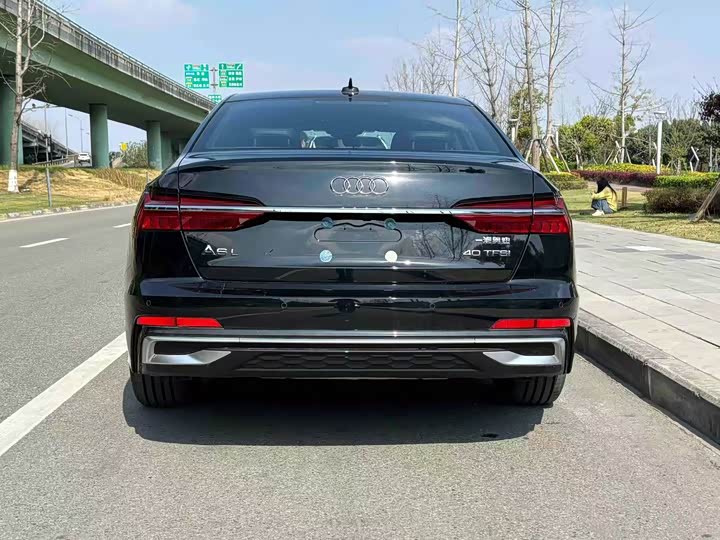 Фото 8 - Audi A6L