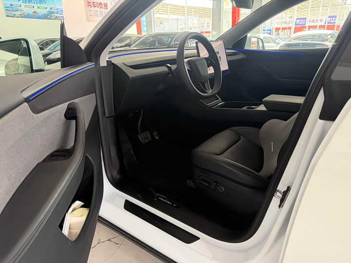 Photo 4 - Tesla Model Y