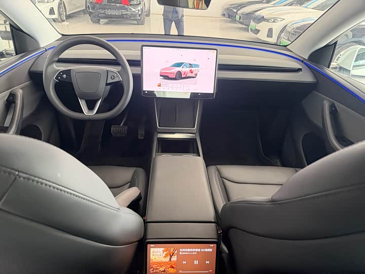 Photo 5 - Tesla Model Y