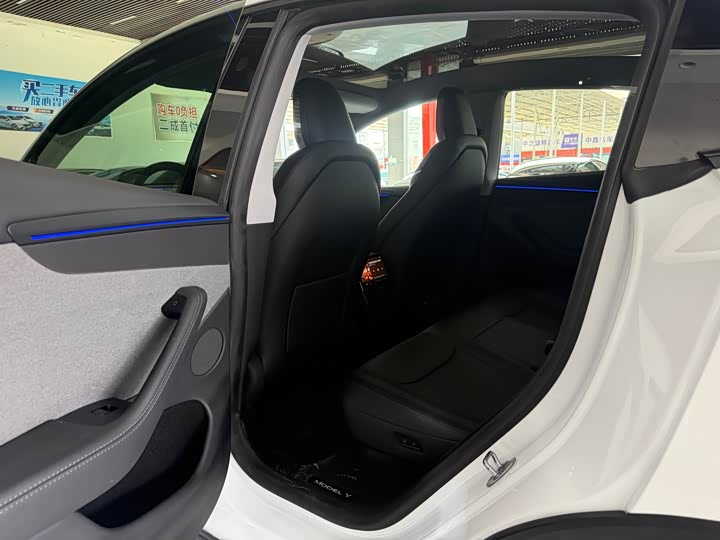 Photo 6 - Tesla Model Y