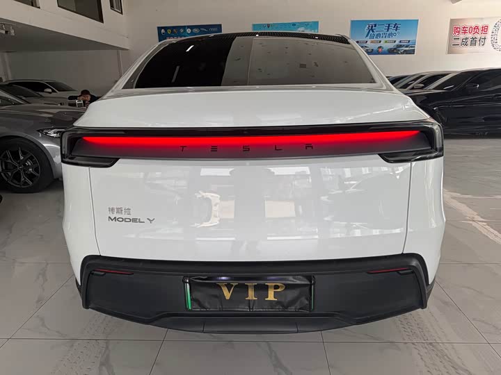 Photo 8 - Tesla Model Y