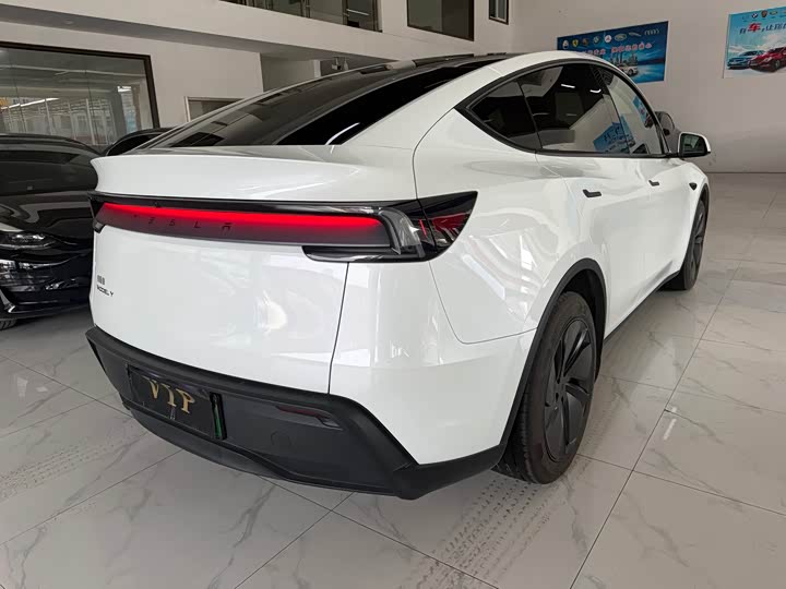 Photo 9 - Tesla Model Y