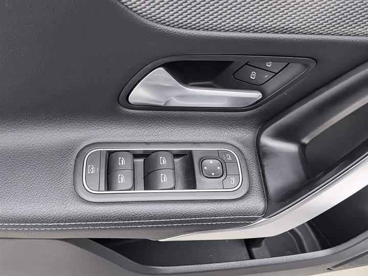 Фото 9 - Mercedes-Benz A-Class