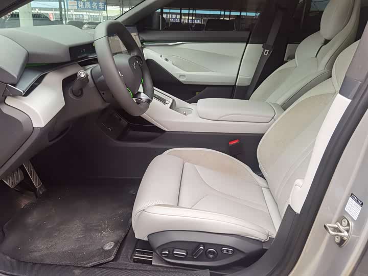 Фото 8 - XPeng P7