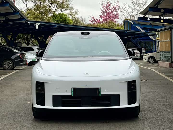 Фото 2 - LiXiang i6