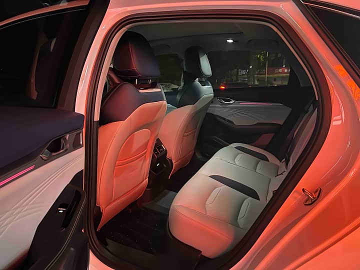 Фото 5 - Geely Preface