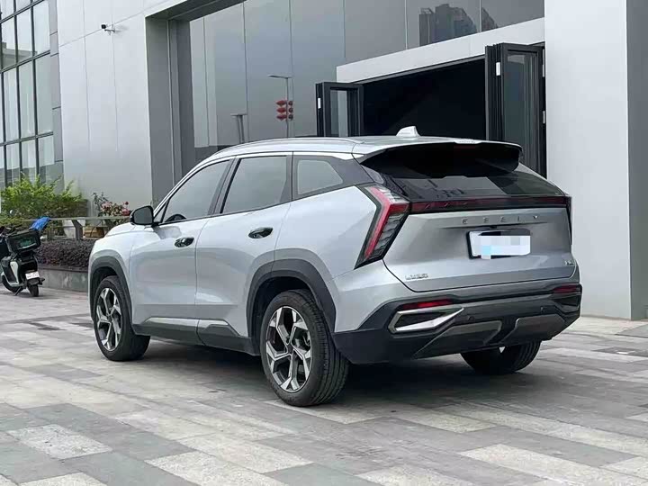 Фото 6 - Geely Atlas L