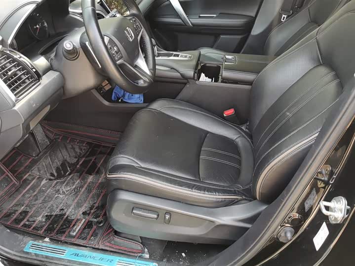 Фото 9 - Honda Avancier