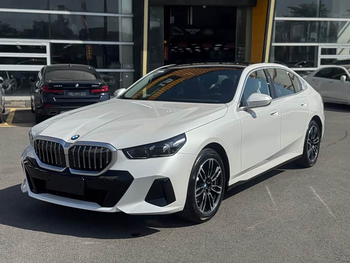 Photo 1 - BMW 5 Series