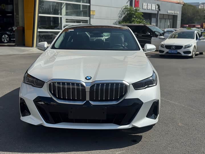 Photo 2 - BMW 5 Series