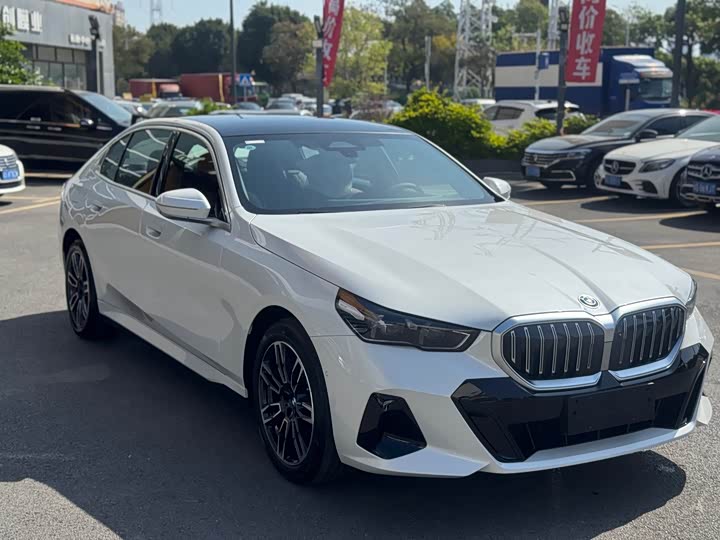 Photo 3 - BMW 5 Series