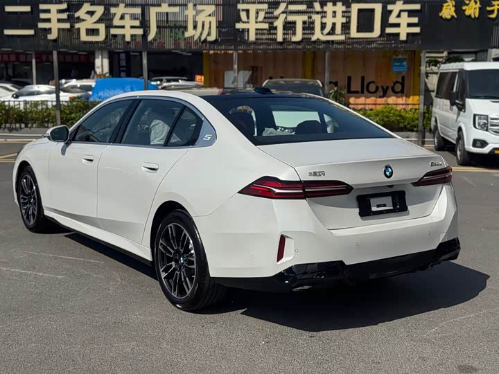 Photo 6 - BMW 5 Series