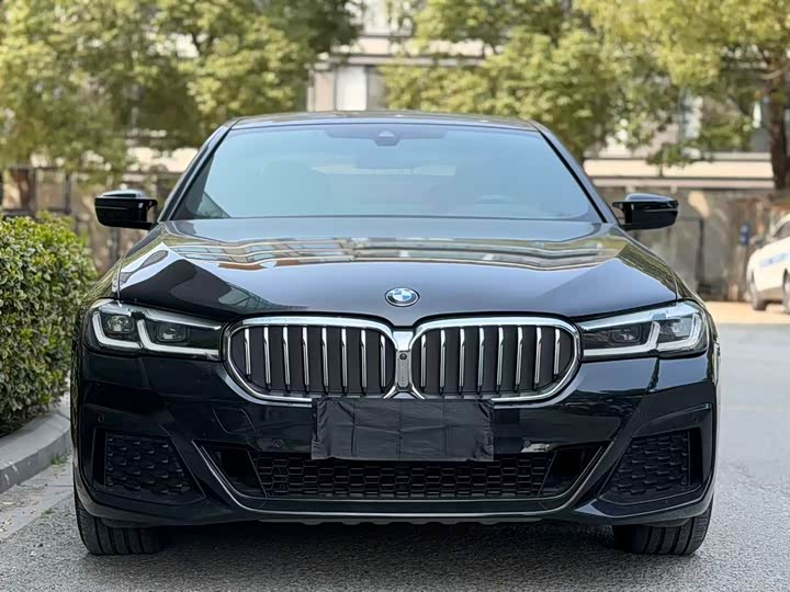 Photo 2 - BMW 5 Series