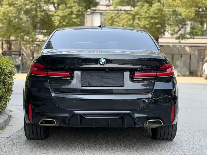 Photo 5 - BMW 5 Series