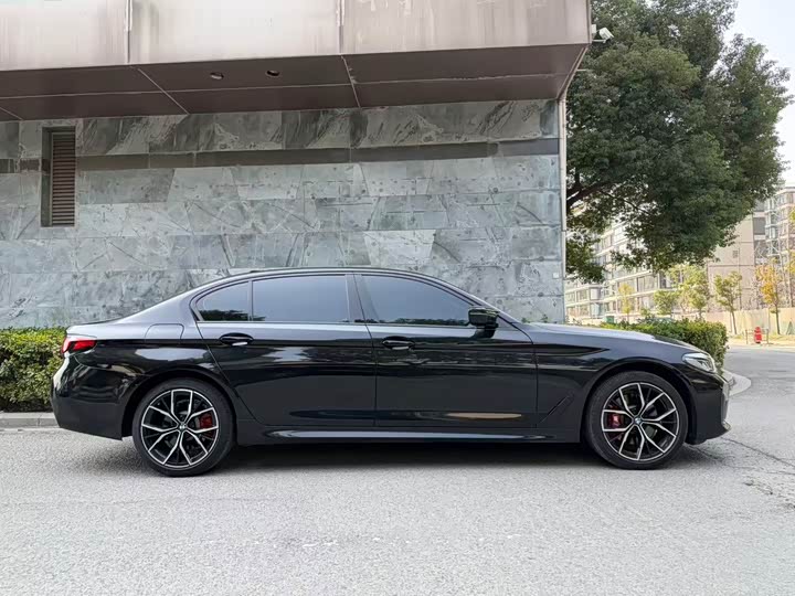 Photo 8 - BMW 5 Series