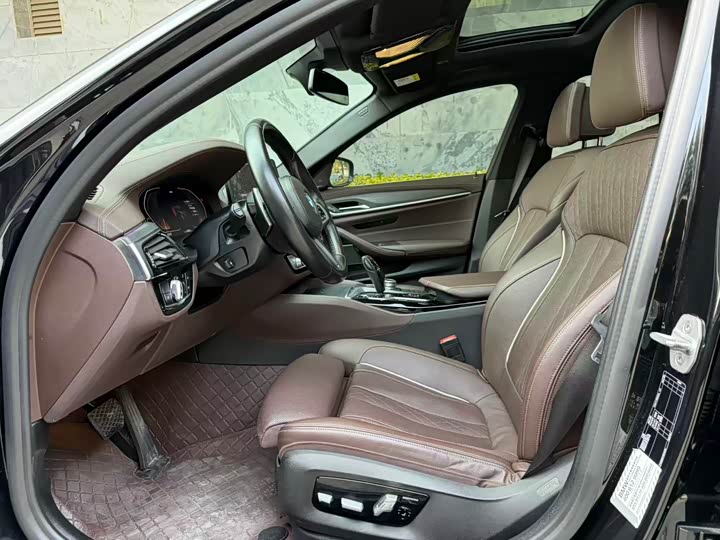 Photo 9 - BMW 5 Series