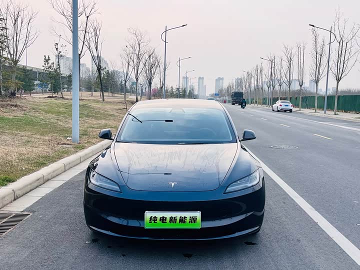 Фото 2 - Tesla Model 3
