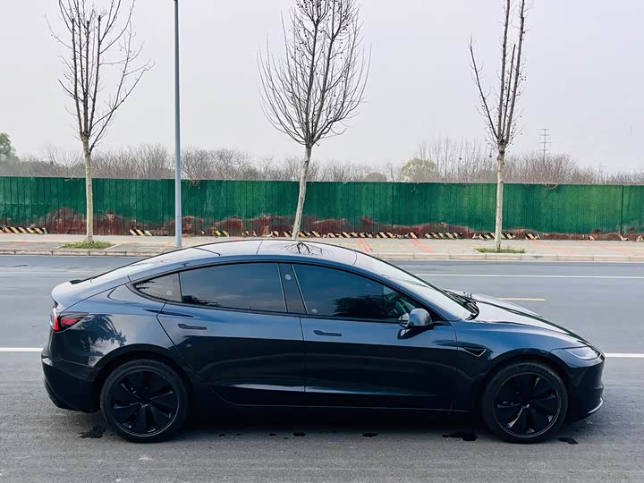 Фото 8 - Tesla Model 3