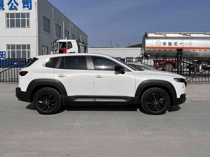 Фото 4 - Mazda CX-50