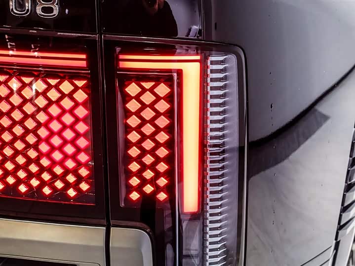 Фото 4 - BYD Yangwang U8