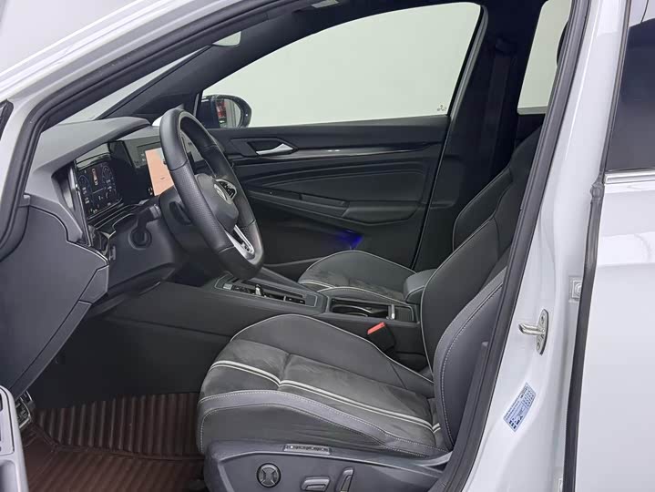 Фото 2 - Volkswagen Golf