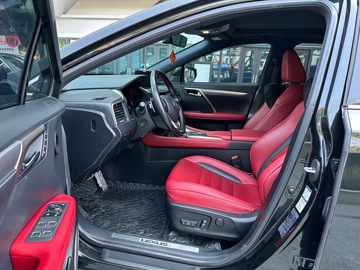 Фото 7 - Lexus RX