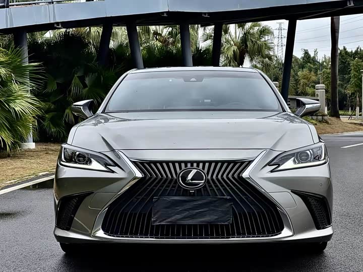 Фото 2 - Lexus ES