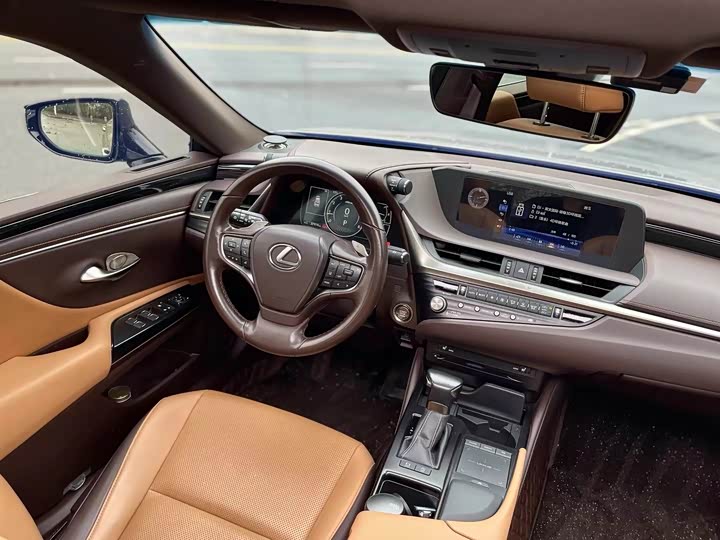 Фото 4 - Lexus ES