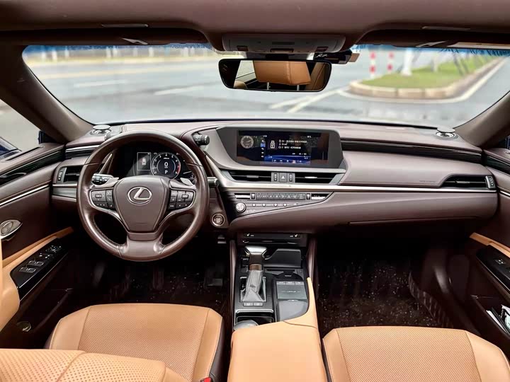 Фото 5 - Lexus ES