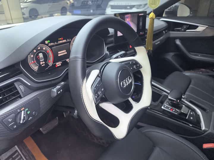 Photo 5 - Audi A4L
