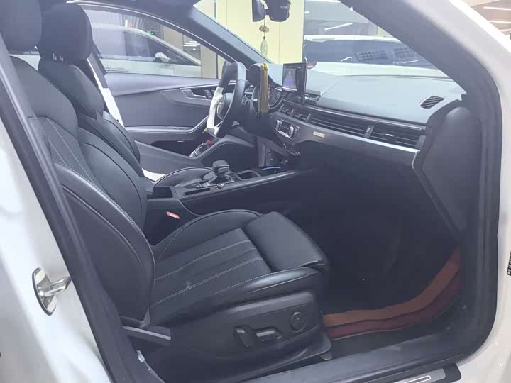 Photo 7 - Audi A4L