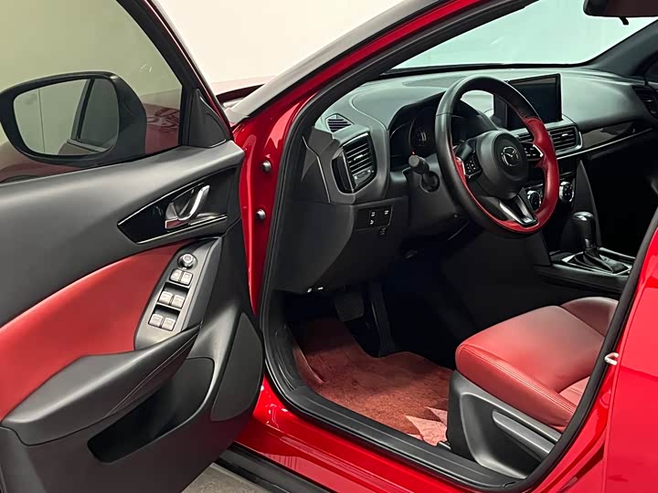 Photo 7 - Mazda CX-4