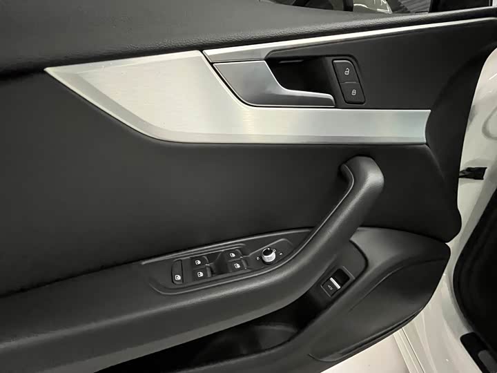 Фото 7 - Audi A4L