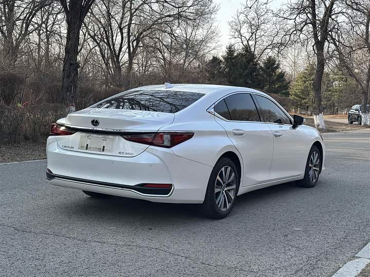 Фото 5 - Lexus ES