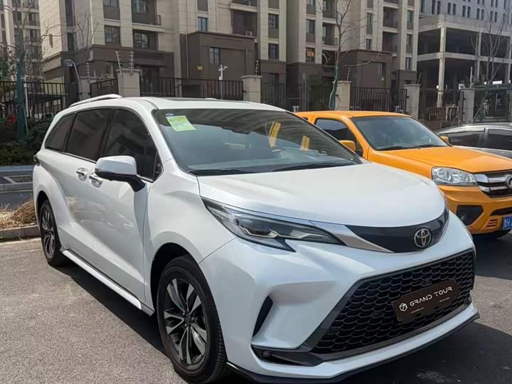 Photo 2 - Toyota Granvia