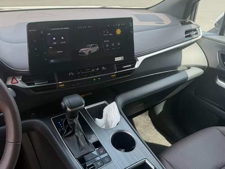 Photo 7 - Toyota Granvia