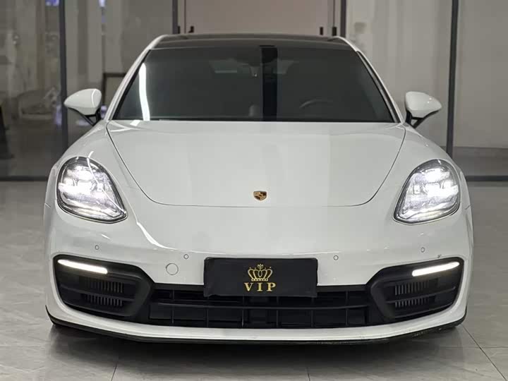 Фото 2 - Porsche Panamera