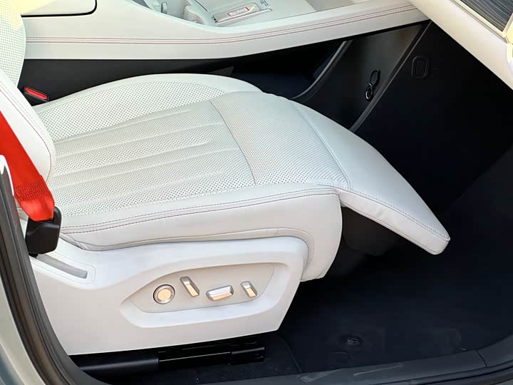 Фото 9 - Nio Onvo L60