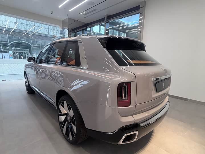 Photo 4 - Rolls-Royce Cullinan