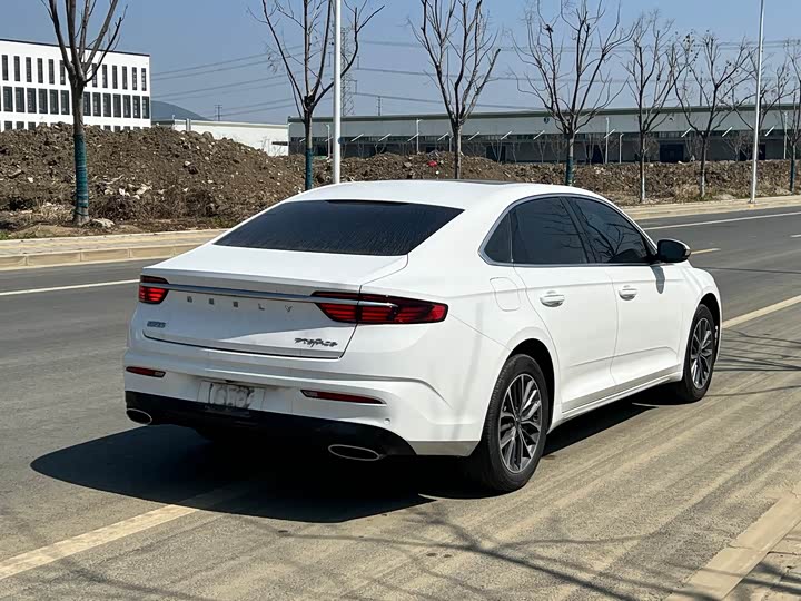 Фото 6 - Geely Preface