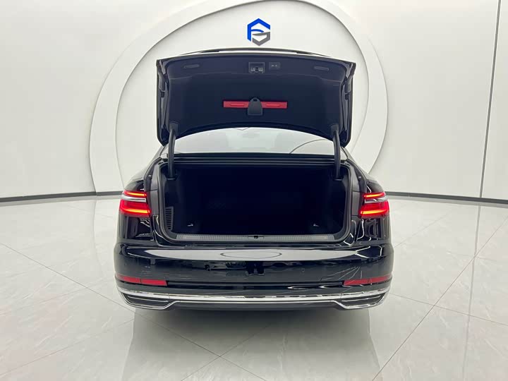 Фото 7 - Audi A8