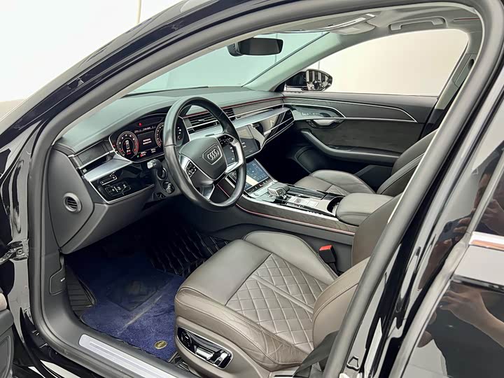 Фото 8 - Audi A8