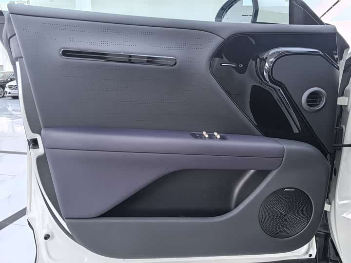 Фото 4 - Avatr 07