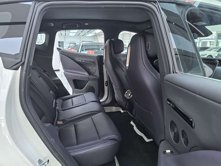 Фото 6 - Avatr 07