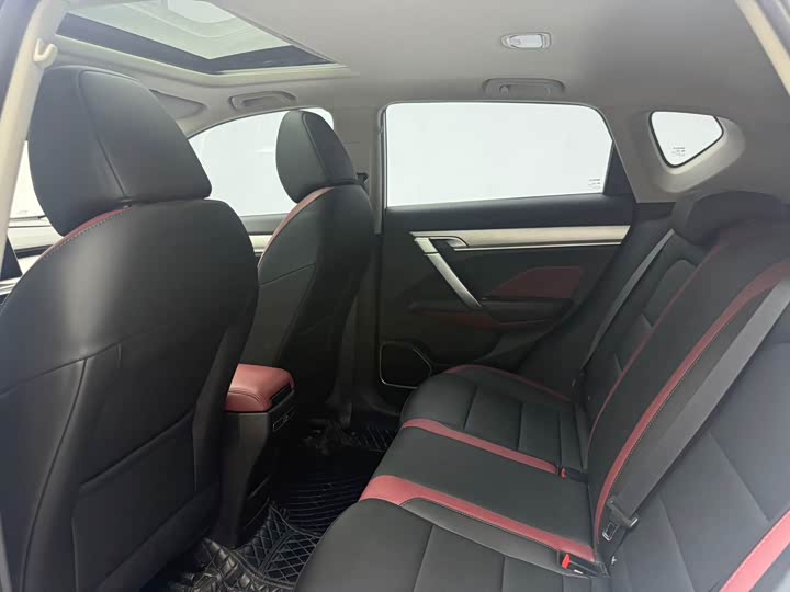 Фото 8 - Geely Coolray